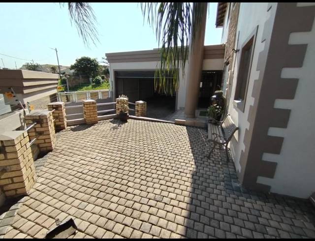 4 BEDROOM HOUSE FOR SALE IN WOODVIEW